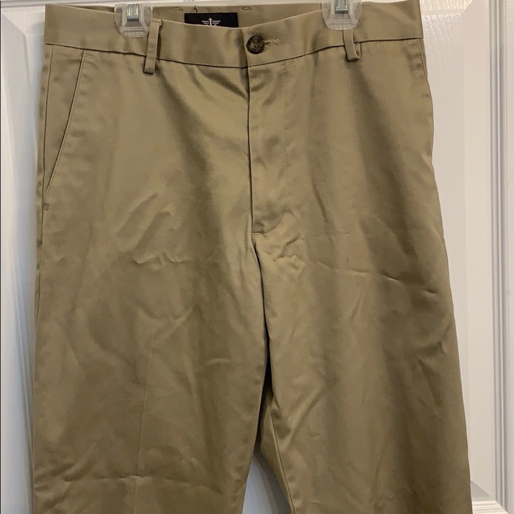 Men’s Docker khaki pants